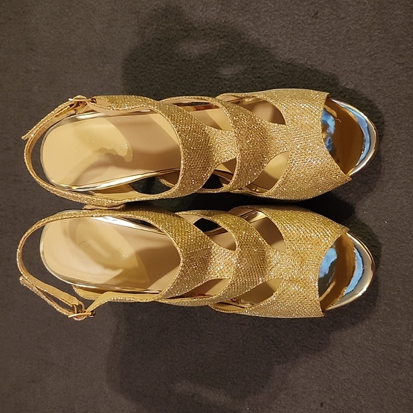 💙GOLD GLITTER HEELS - Picture 2 of 7